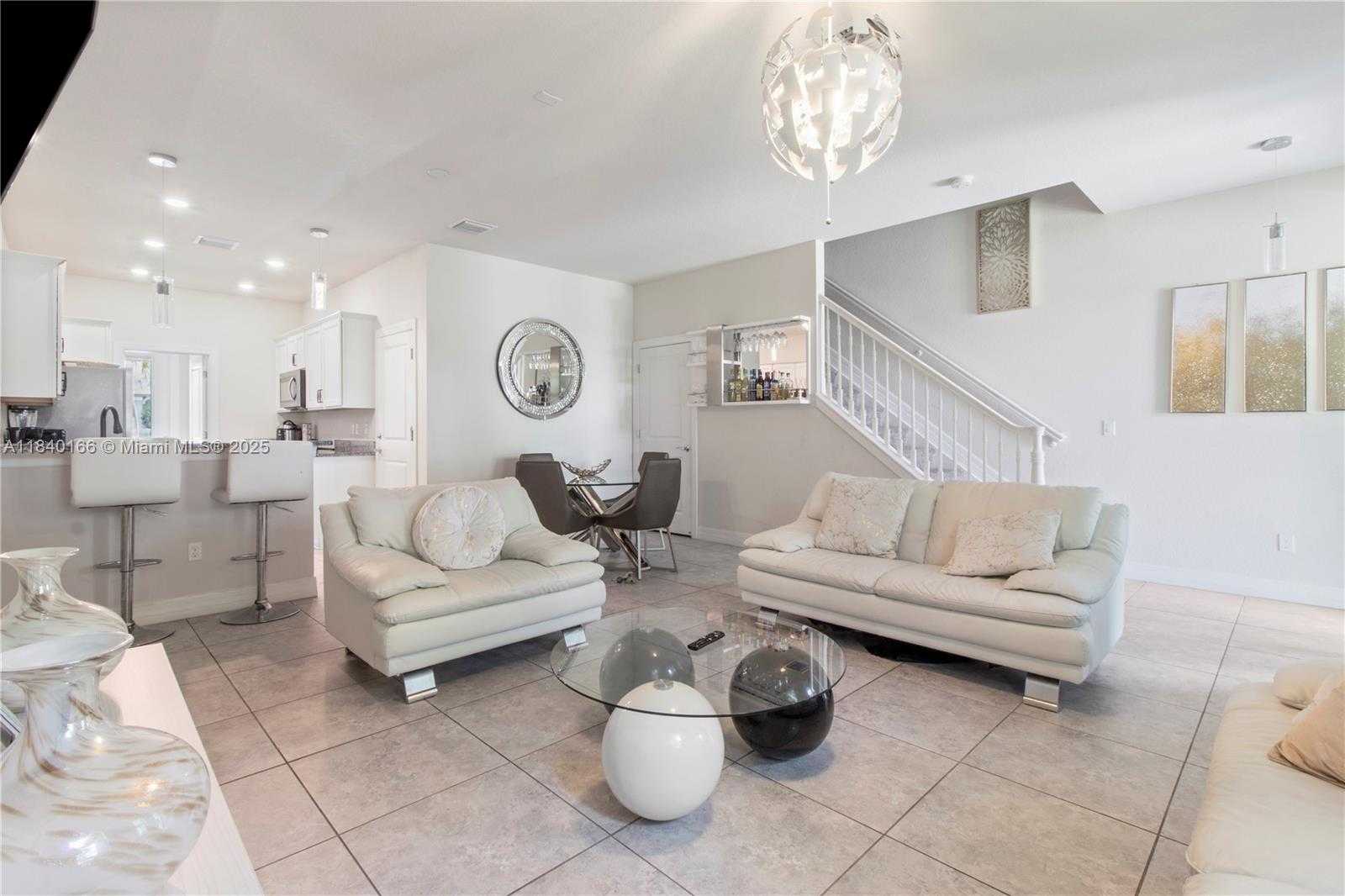 Small Image of 5140 EUCALYPTUS DR #3, Hollywood Number 11