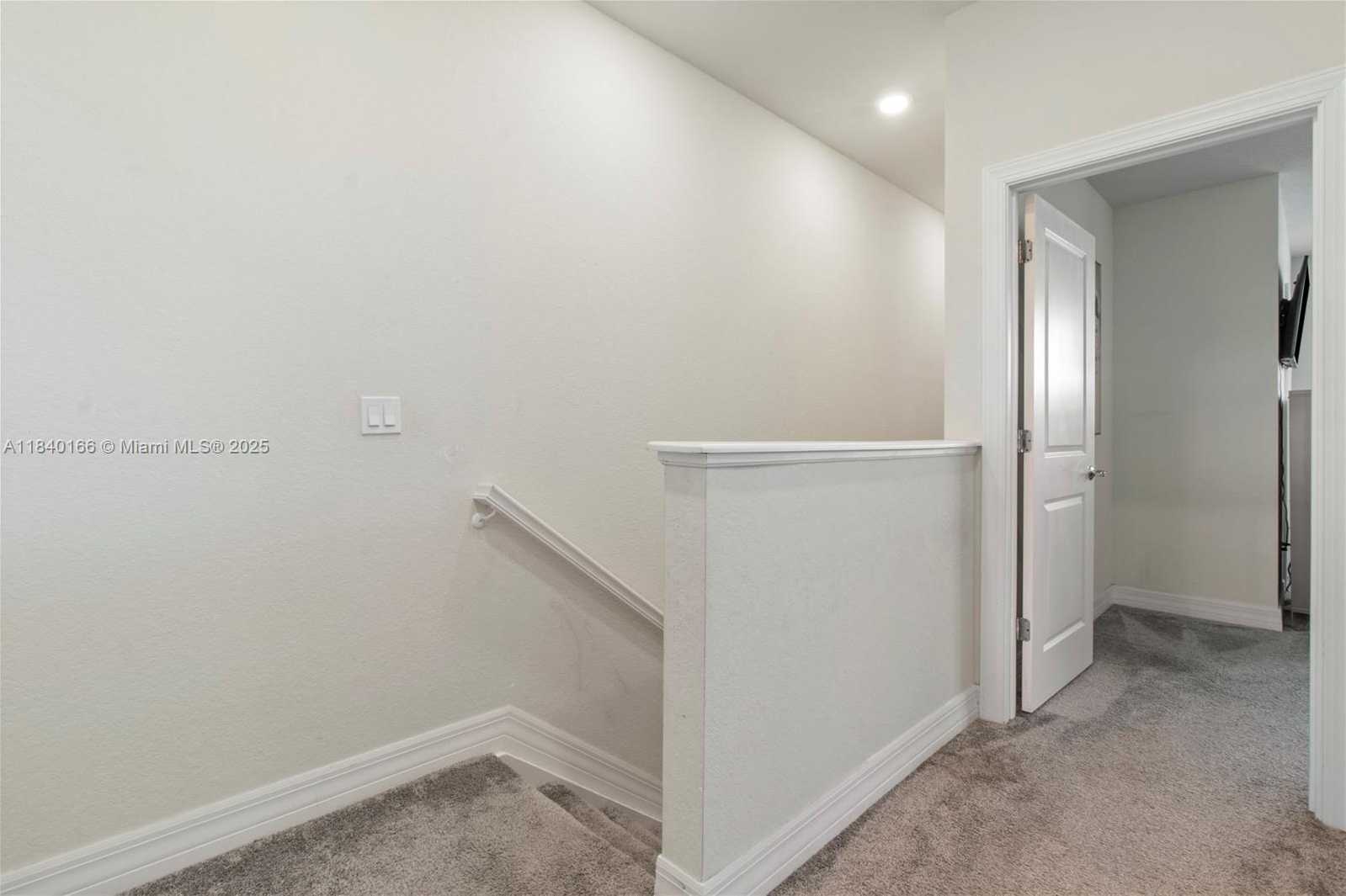 Small Image of 5140 EUCALYPTUS DR #3, Hollywood Number 15