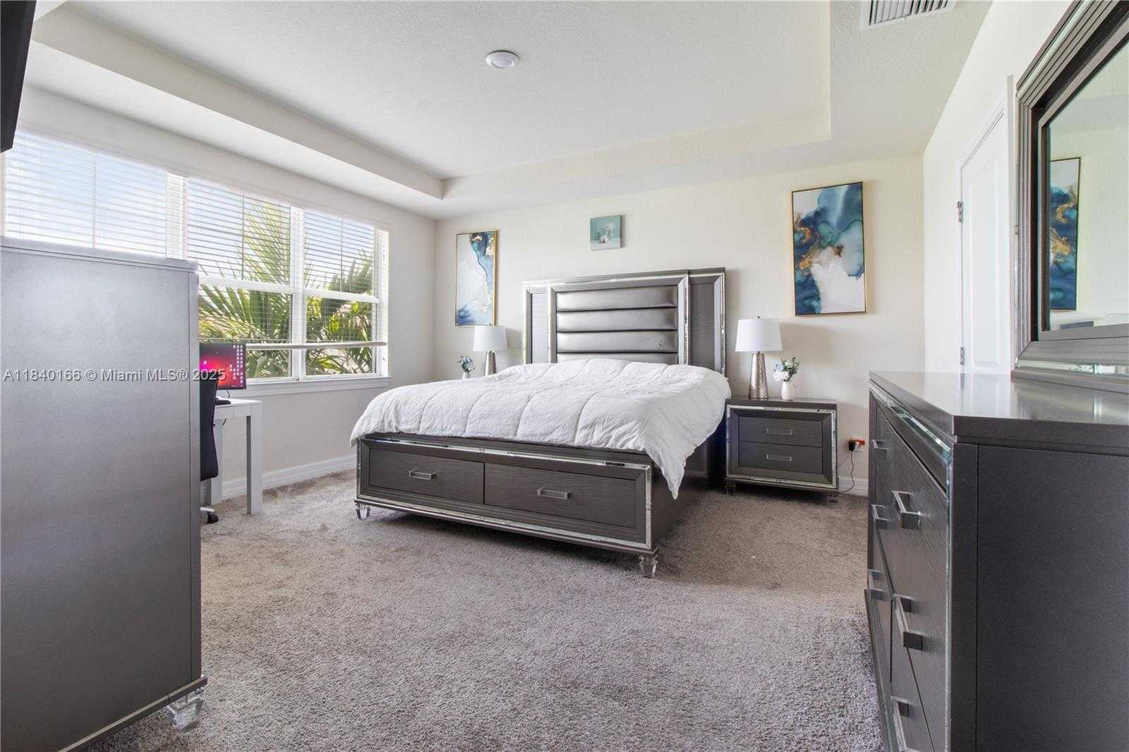 Small Image of 5140 EUCALYPTUS DR #3, Hollywood Number 16