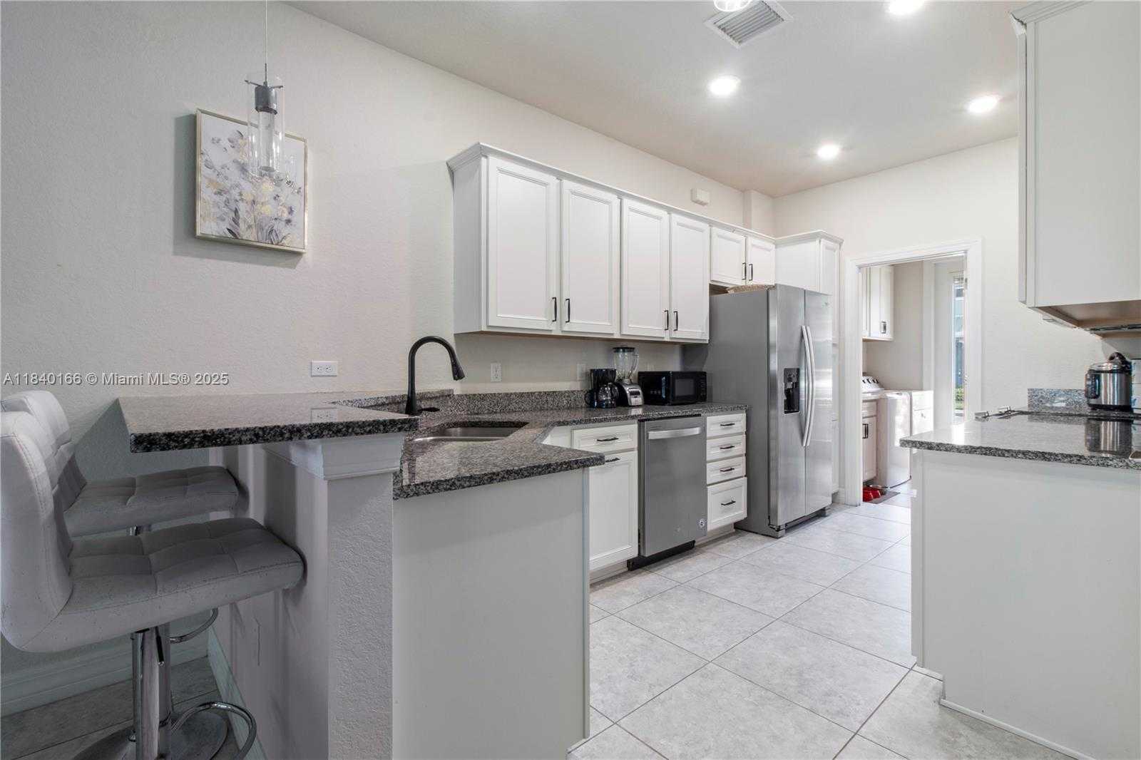 Small Image of 5140 EUCALYPTUS DR #3, Hollywood Number 4