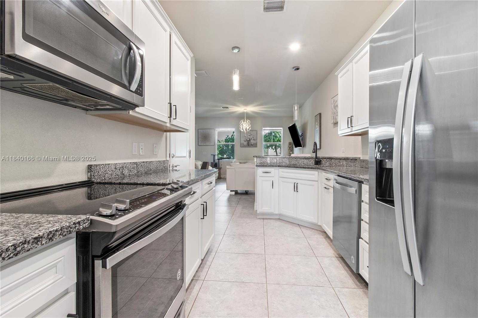 Small Image of 5140 EUCALYPTUS DR #3, Hollywood Number 6