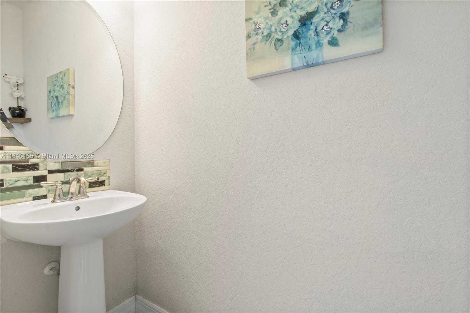 Small Image of 5140 EUCALYPTUS DR #3, Hollywood Number 7