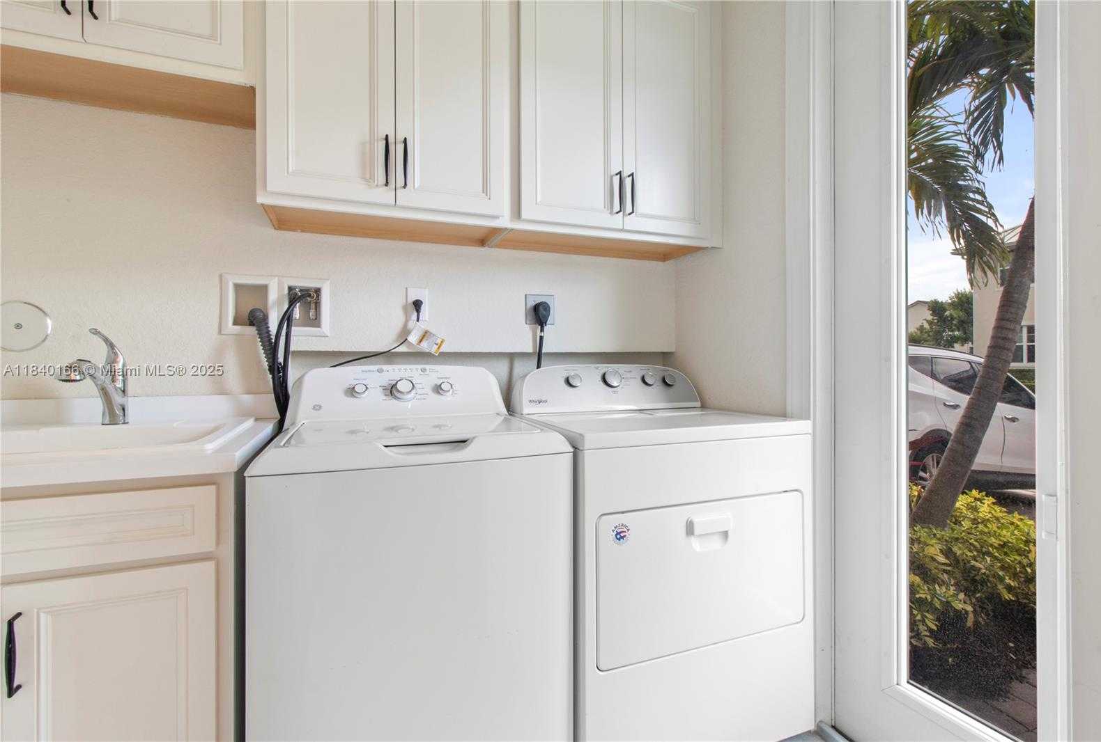 Small Image of 5140 EUCALYPTUS DR #3, Hollywood Number 8