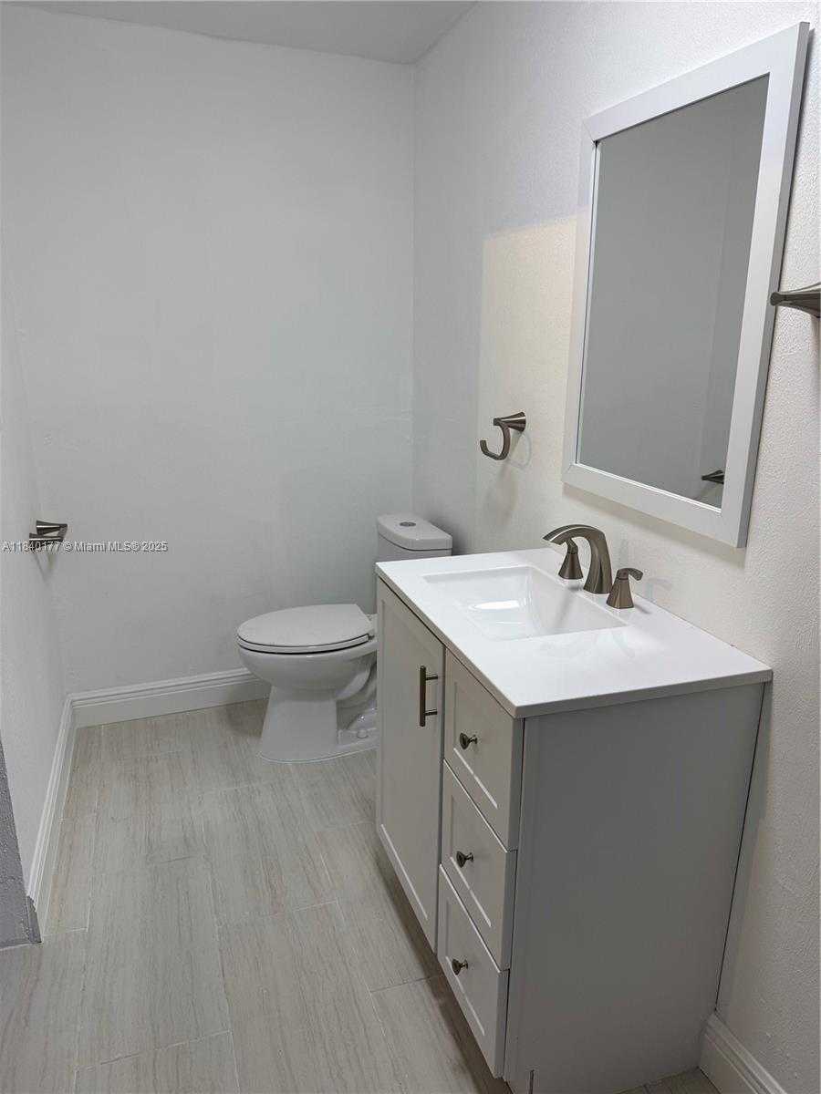 Small Image of 5901 NORTH EAST 4TH AVE #1, Oakland Park Number 11