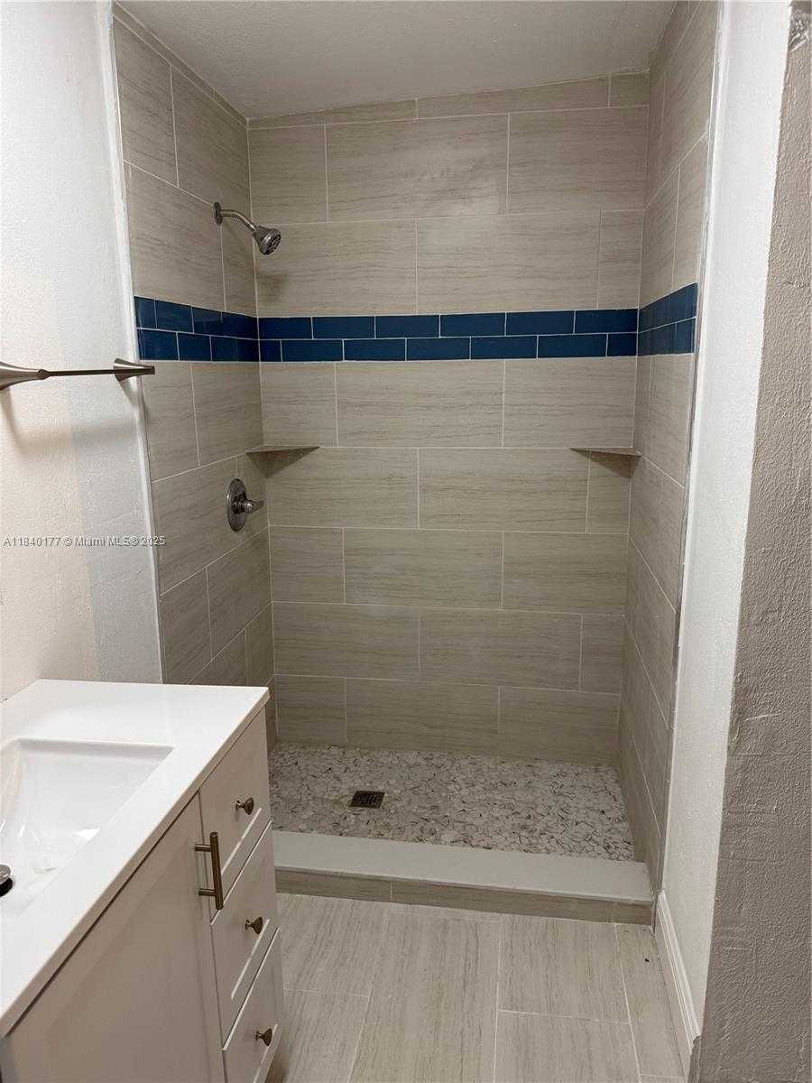 Small Image of 5901 NORTH EAST 4TH AVE #1, Oakland Park Number 12