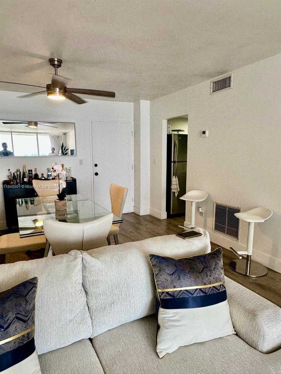 Small Image of 1865 79TH ST CSWY #16E, North Bay Village Number 4