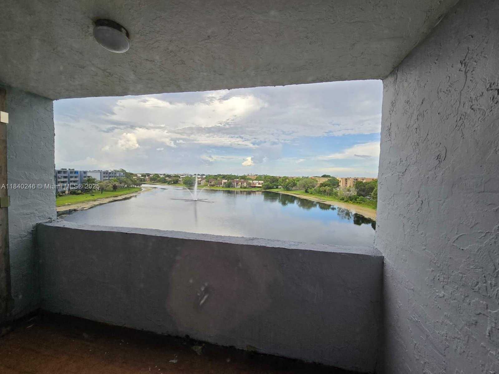 Small Image of 9351 FONTAINEBLEAU BLVD #B416, Miami Number 10