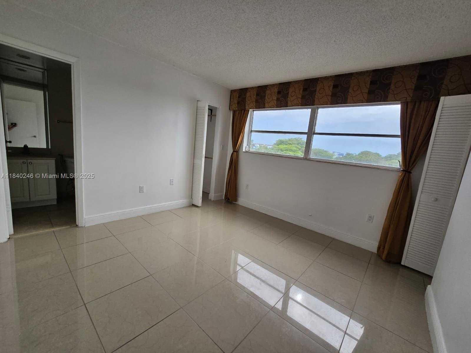 Small Image of 9351 FONTAINEBLEAU BLVD #B416, Miami Number 16