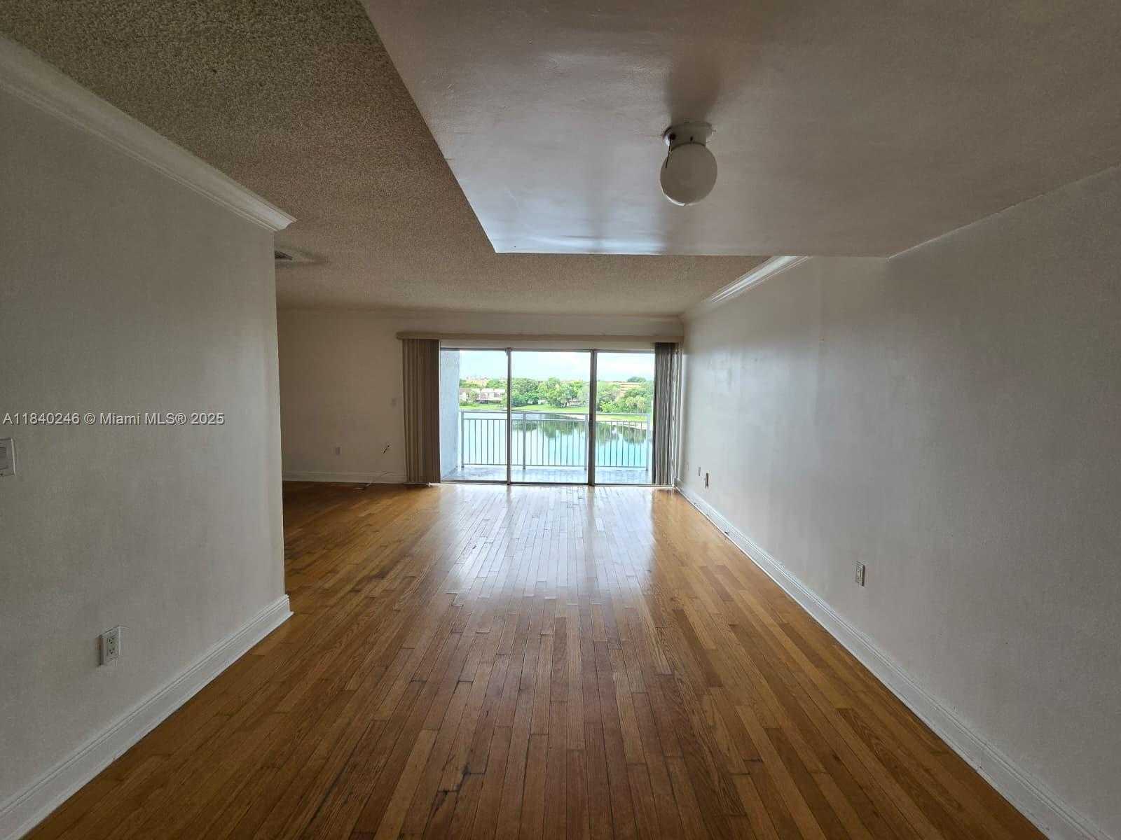 Small Image of 9351 FONTAINEBLEAU BLVD #B416, Miami Number 8