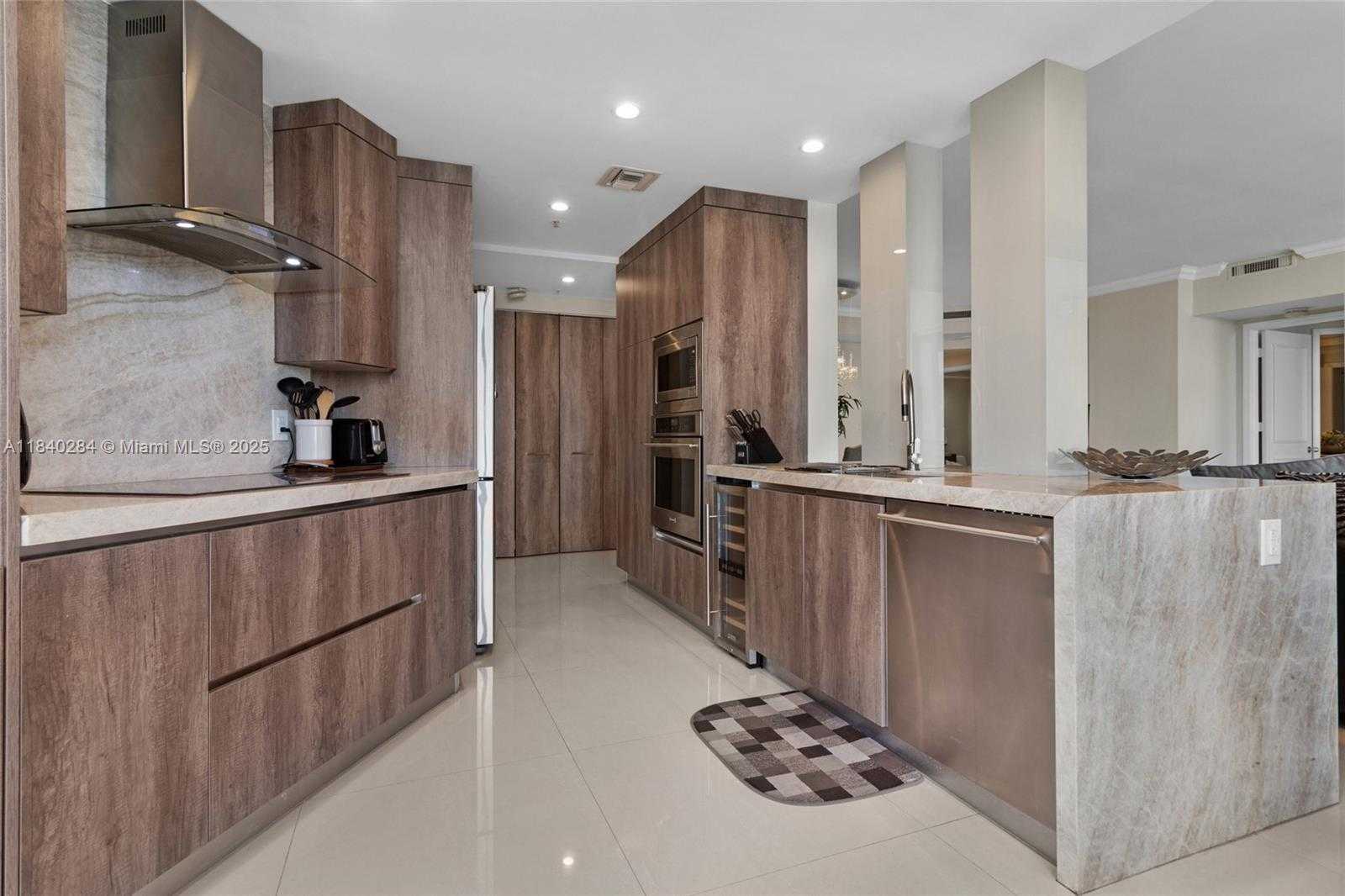 Small Image of 848 BRICKELL KEY DR #3905, Miami Number 13