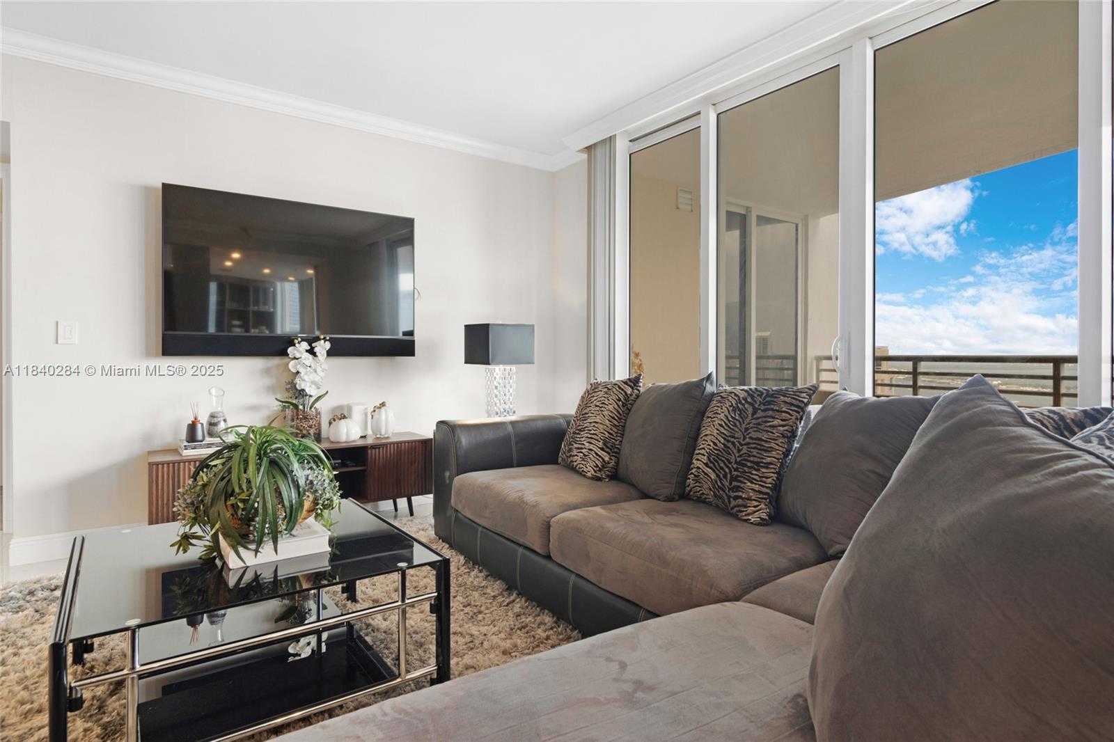 Small Image of 848 BRICKELL KEY DR #3905, Miami Number 3