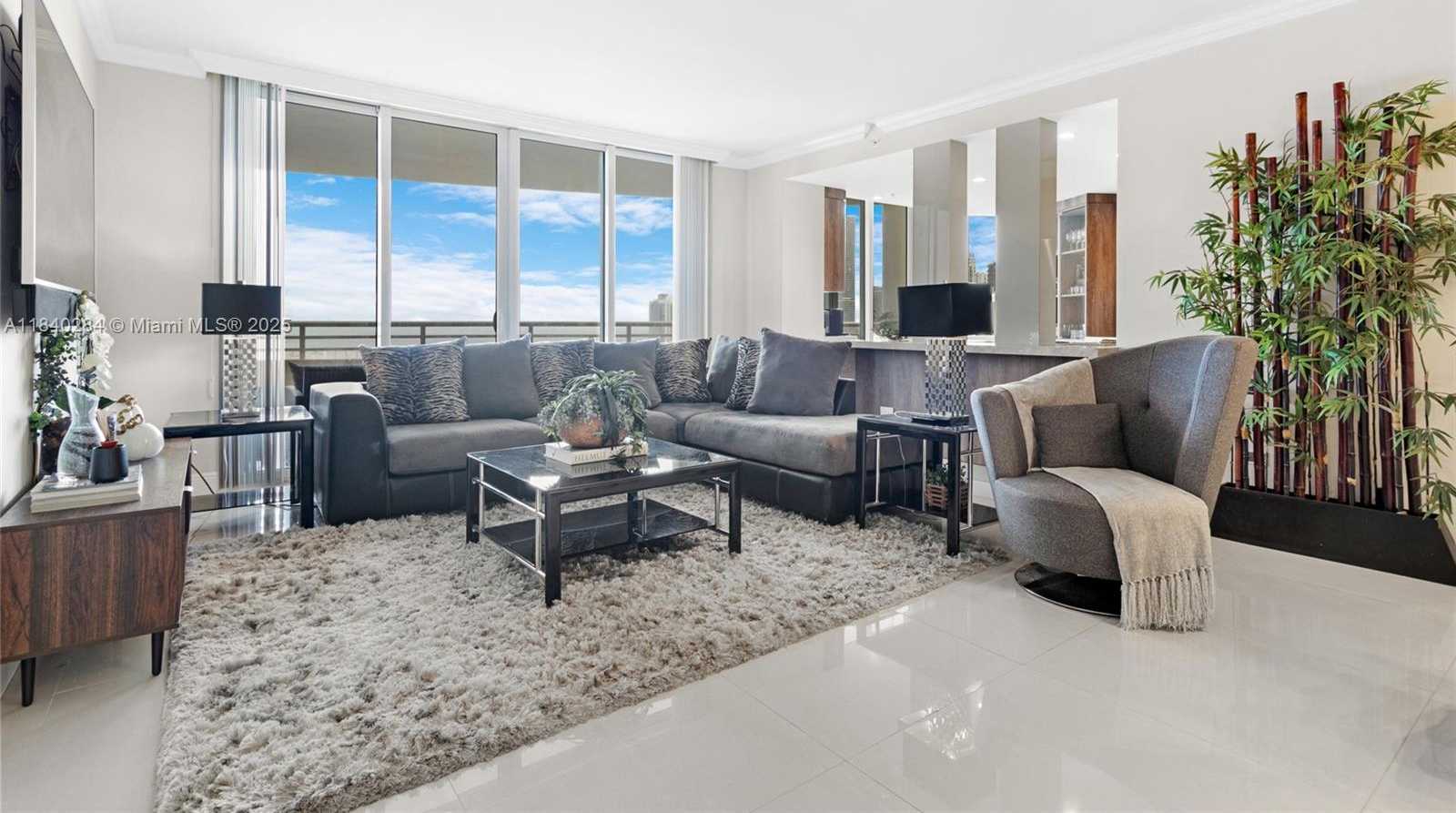 Small Image of 848 BRICKELL KEY DR #3905, Miami Number 4