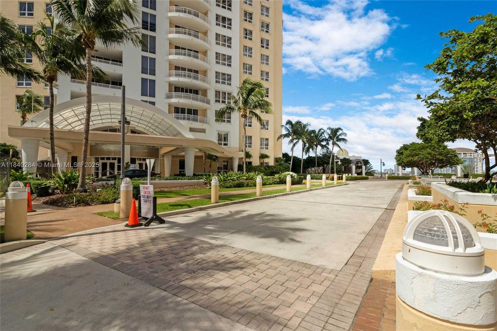Small Image of 848 BRICKELL KEY DR #3905, Miami Number 53