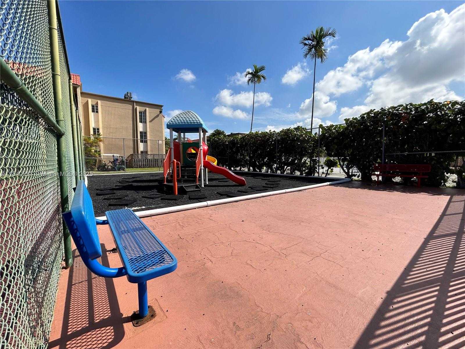 Small Image of 5221 GENEVA WAY #107, Doral Number 17