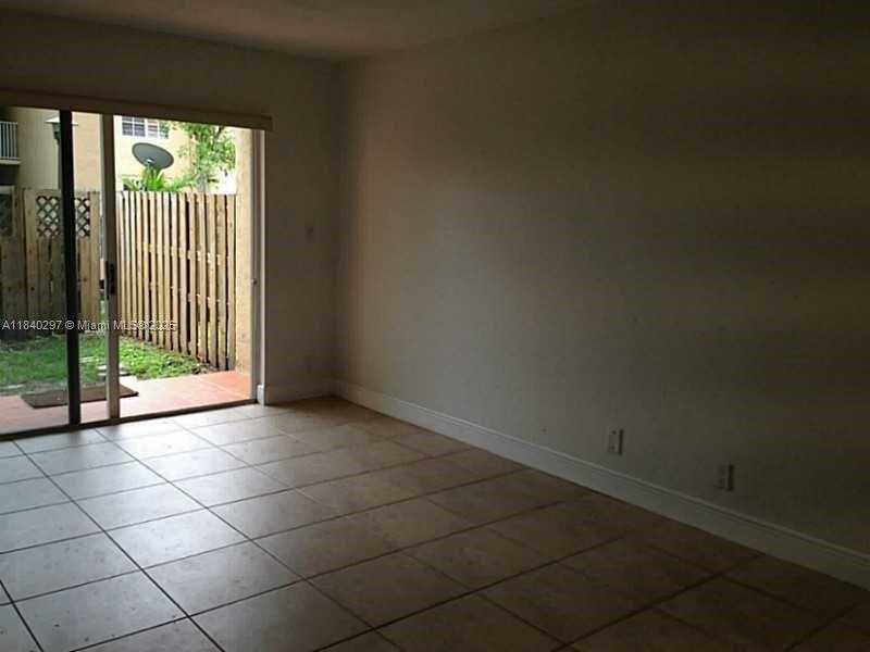 Small Image of 5221 GENEVA WAY #107, Doral Number 2