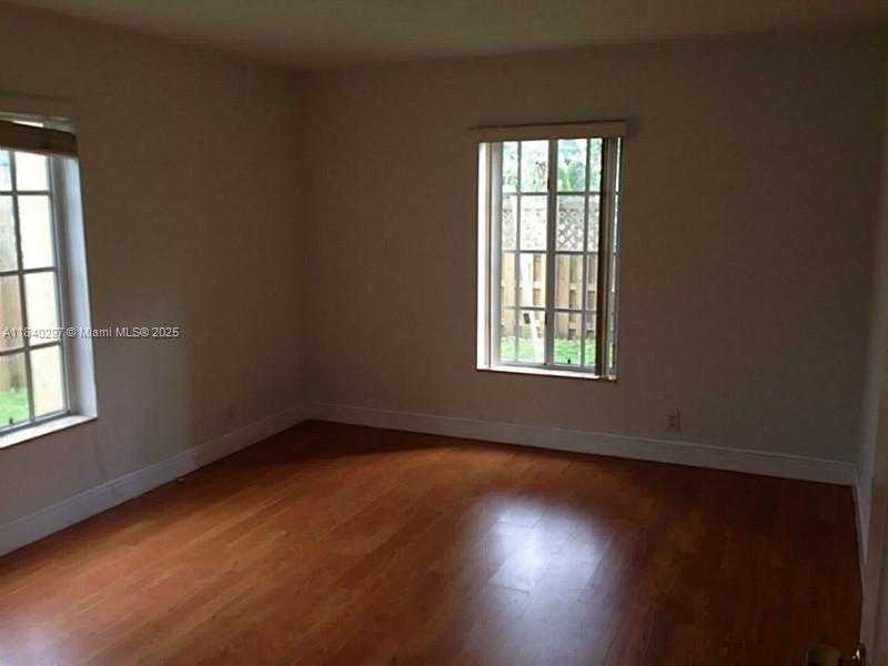 Small Image of 5221 GENEVA WAY #107, Doral Number 7