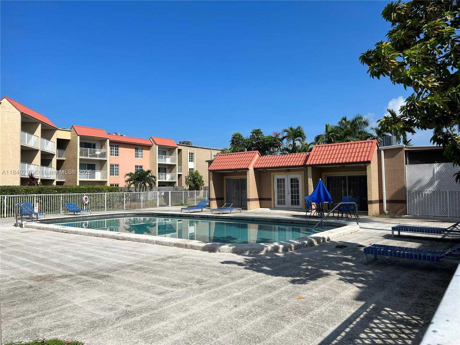 Small Image of 5221 GENEVA WAY #107, Doral Number 9