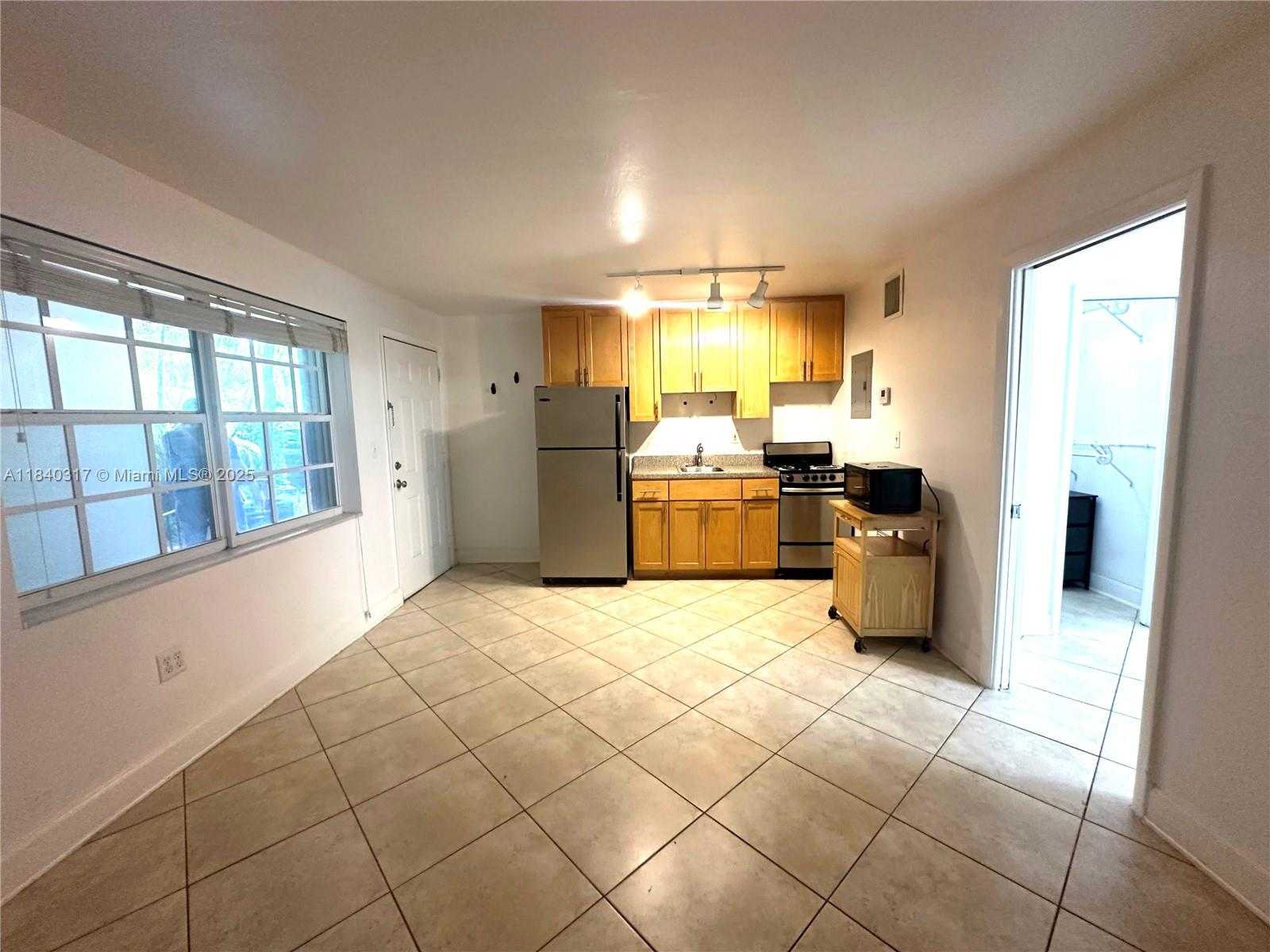 Small Image of 345 MICHIGAN AVE #37, Miami Beach Number 2