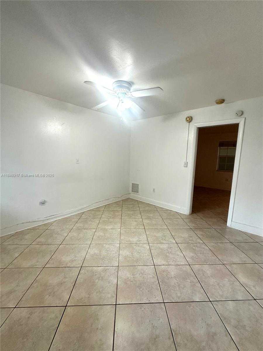 Small Image of 345 MICHIGAN AVE #37, Miami Beach Number 3