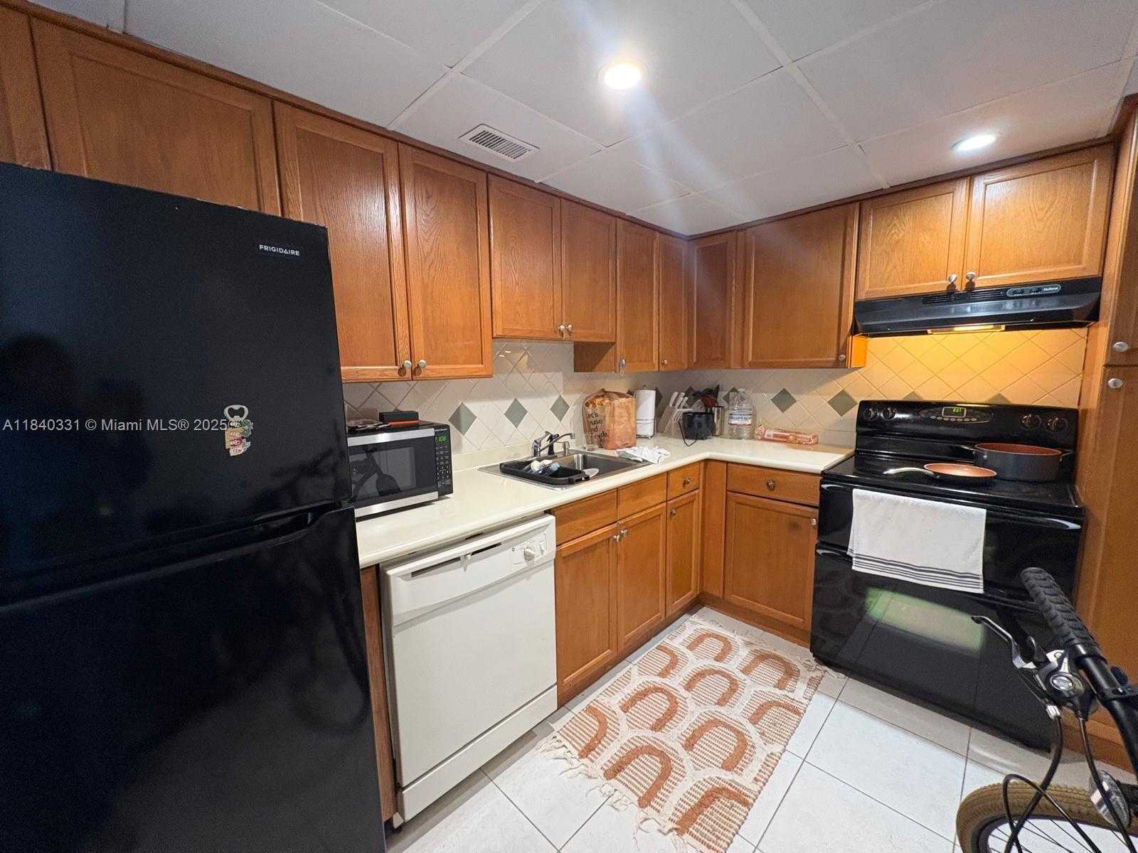 Small Image of 1965 SOUTH OCEAN DR #16B, Hallandale Beach Number 9