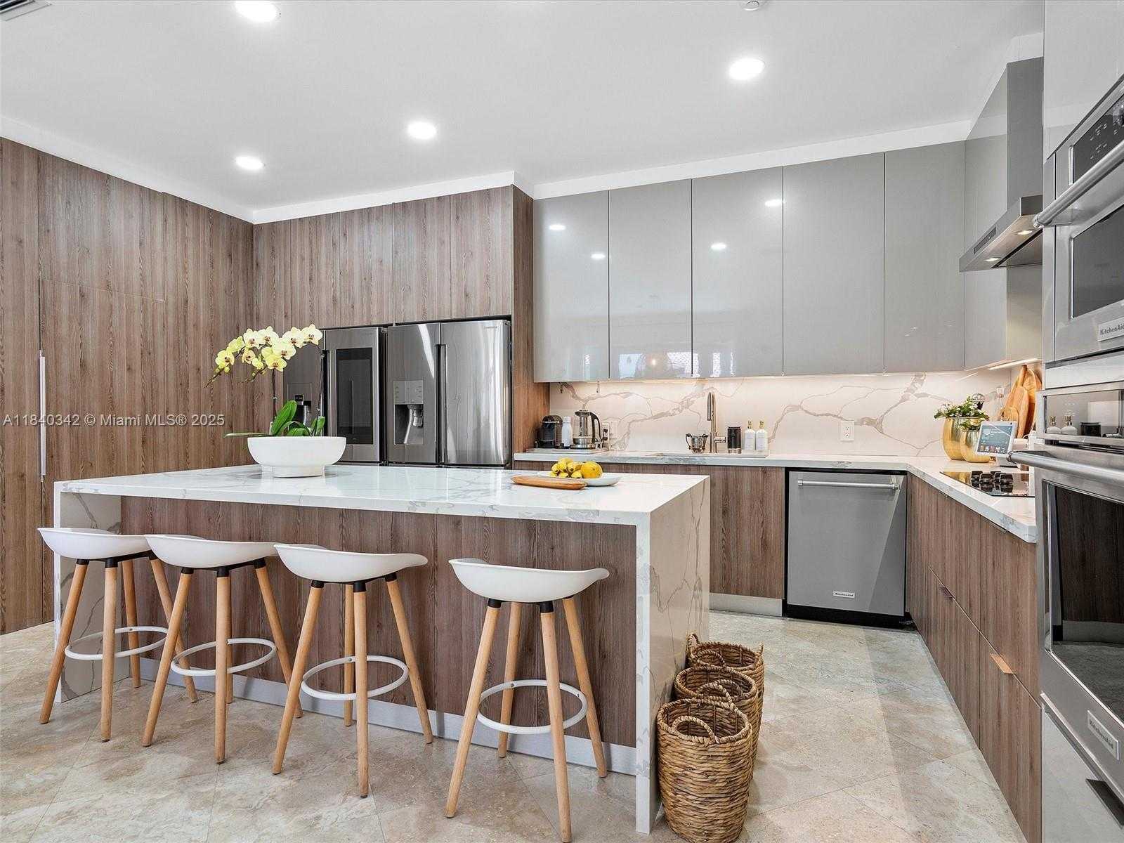 Small Image of 3981 194TH LN #3981, Sunny Isles Beach Number 13