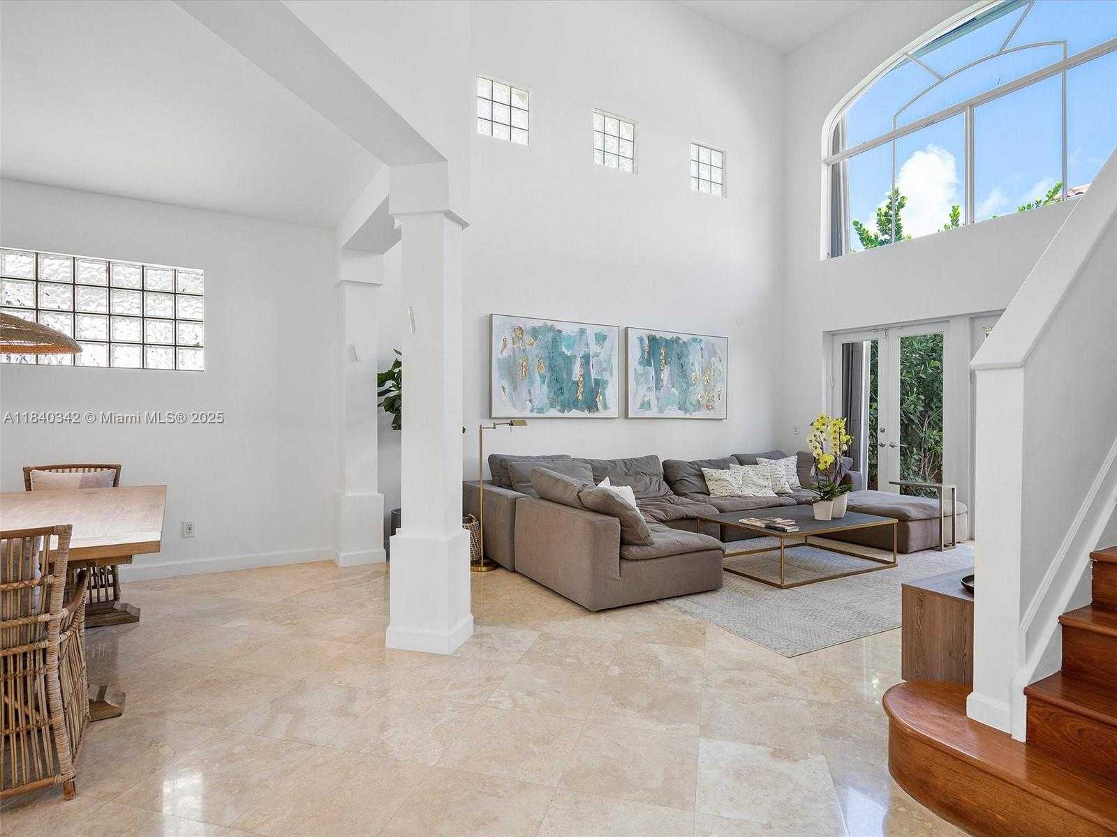 Small Image of 3981 194TH LN #3981, Sunny Isles Beach Number 14