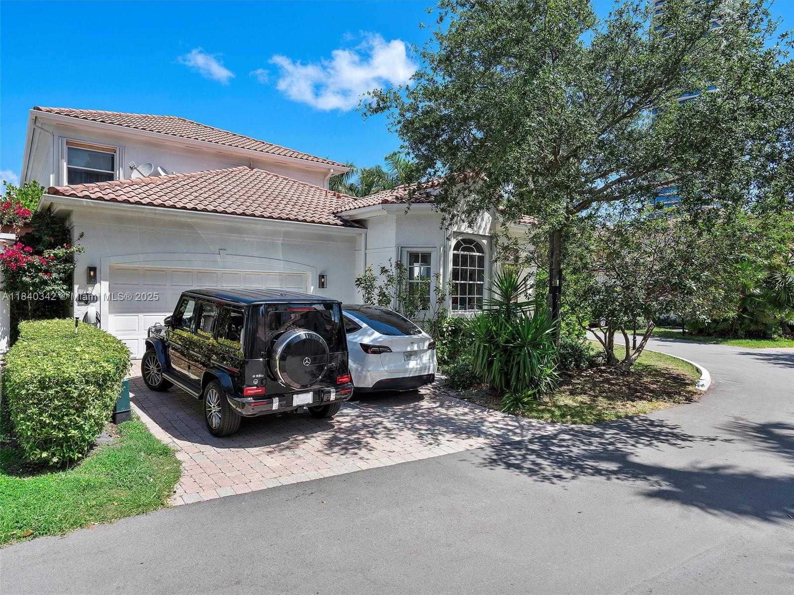 Small Image of 3981 194TH LN #3981, Sunny Isles Beach Number 2