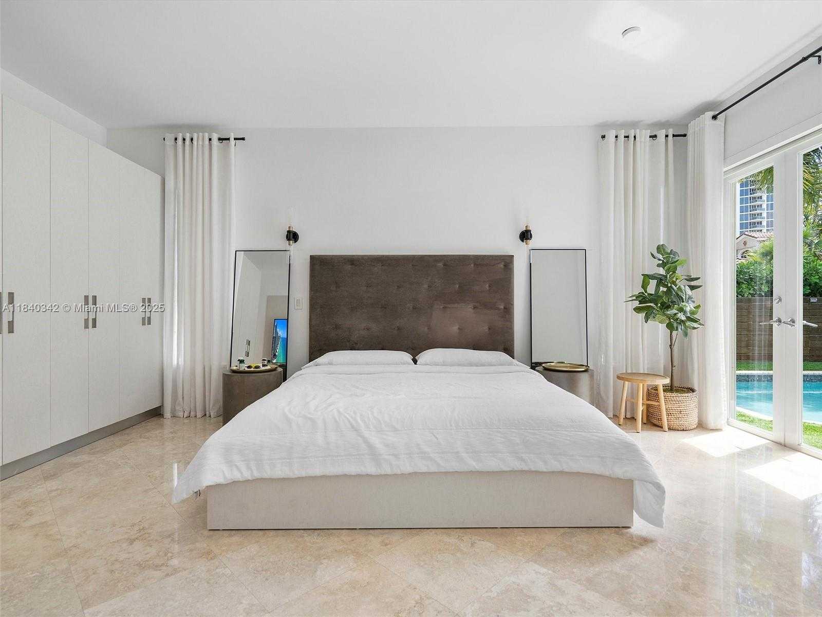 Small Image of 3981 194TH LN #3981, Sunny Isles Beach Number 23