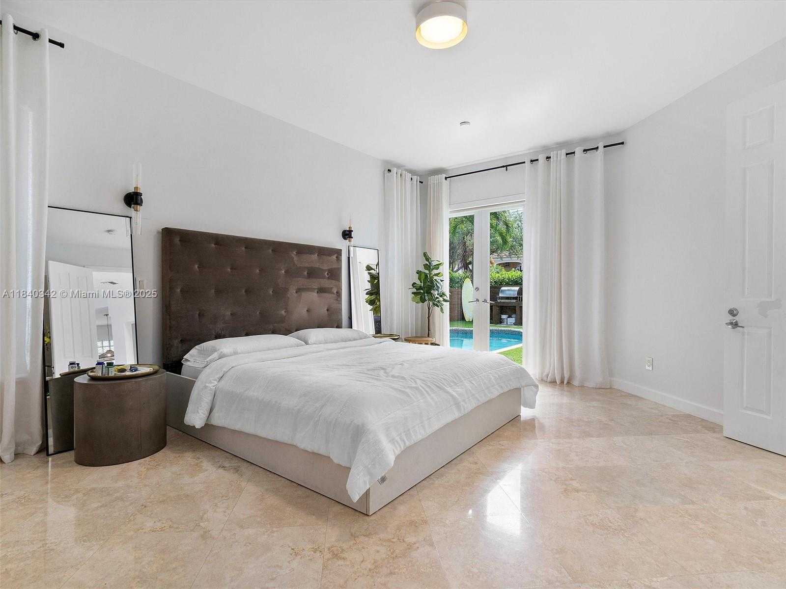Small Image of 3981 194TH LN #3981, Sunny Isles Beach Number 24