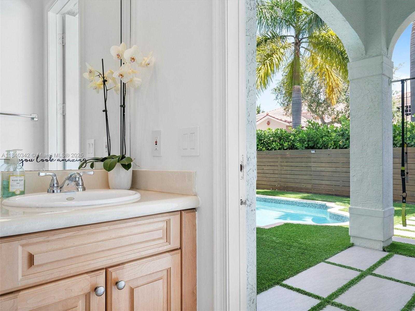 Small Image of 3981 194TH LN #3981, Sunny Isles Beach Number 37