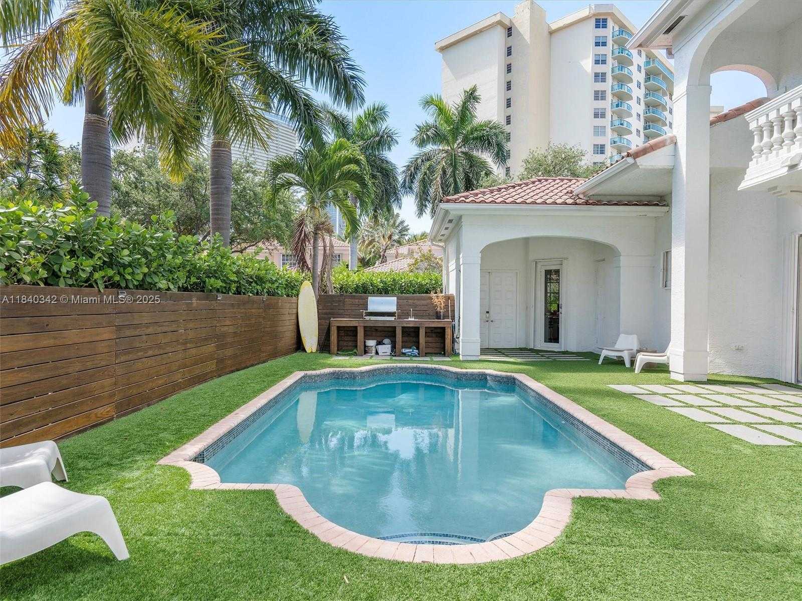 Small Image of 3981 194TH LN #3981, Sunny Isles Beach Number 43