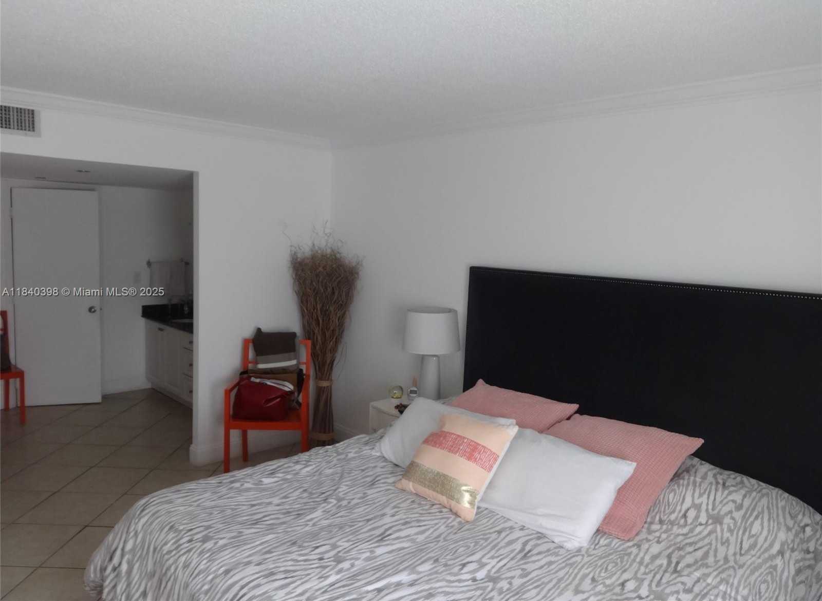 Small Image of 3475 NORTH COUNTRY CLUB DR #814, Aventura Number 10