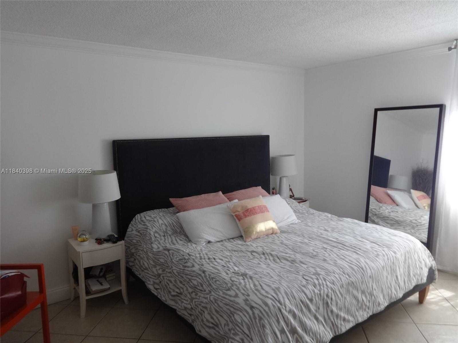 Small Image of 3475 NORTH COUNTRY CLUB DR #814, Aventura Number 11