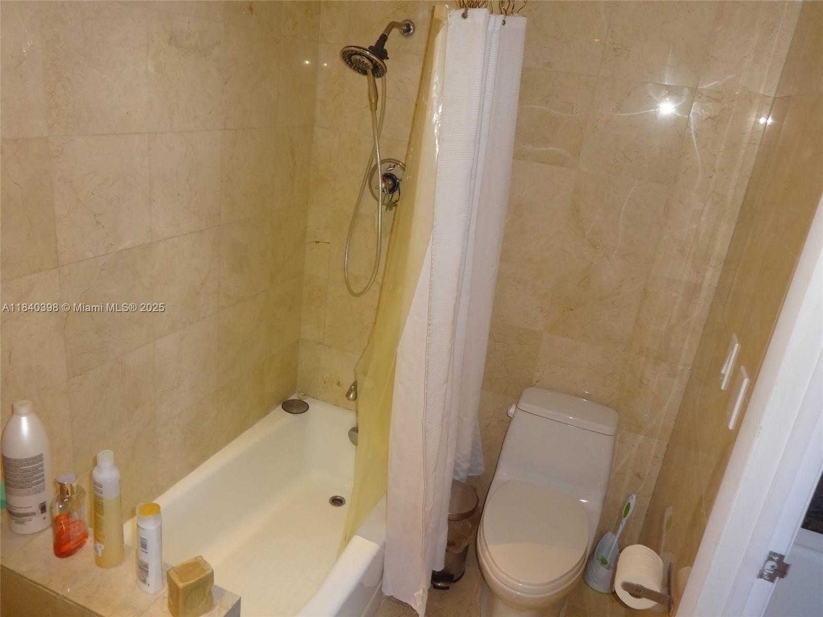 Small Image of 3475 NORTH COUNTRY CLUB DR #814, Aventura Number 15