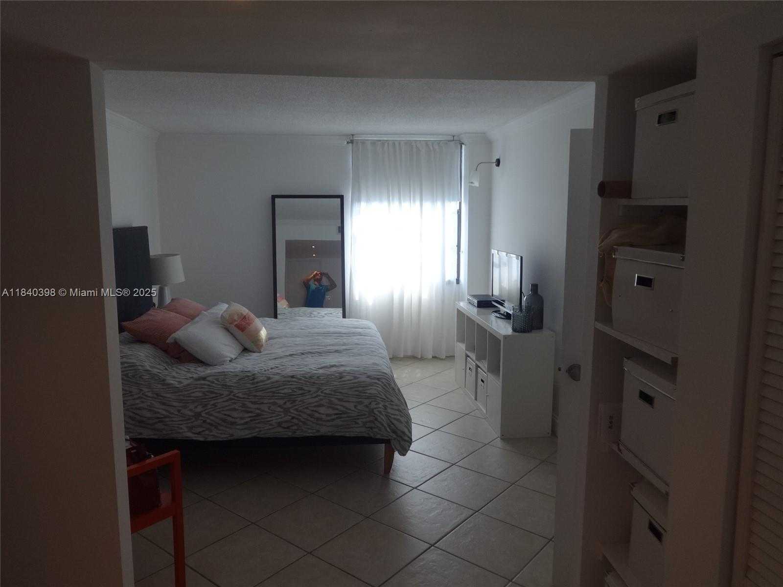 Small Image of 3475 NORTH COUNTRY CLUB DR #814, Aventura Number 16