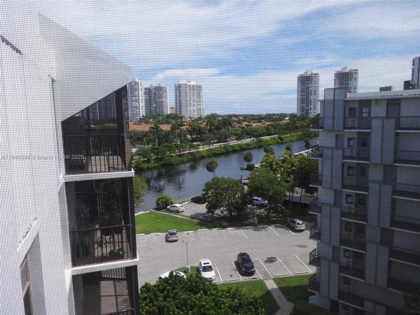 Small Image of 3475 NORTH COUNTRY CLUB DR #814, Aventura Number 18