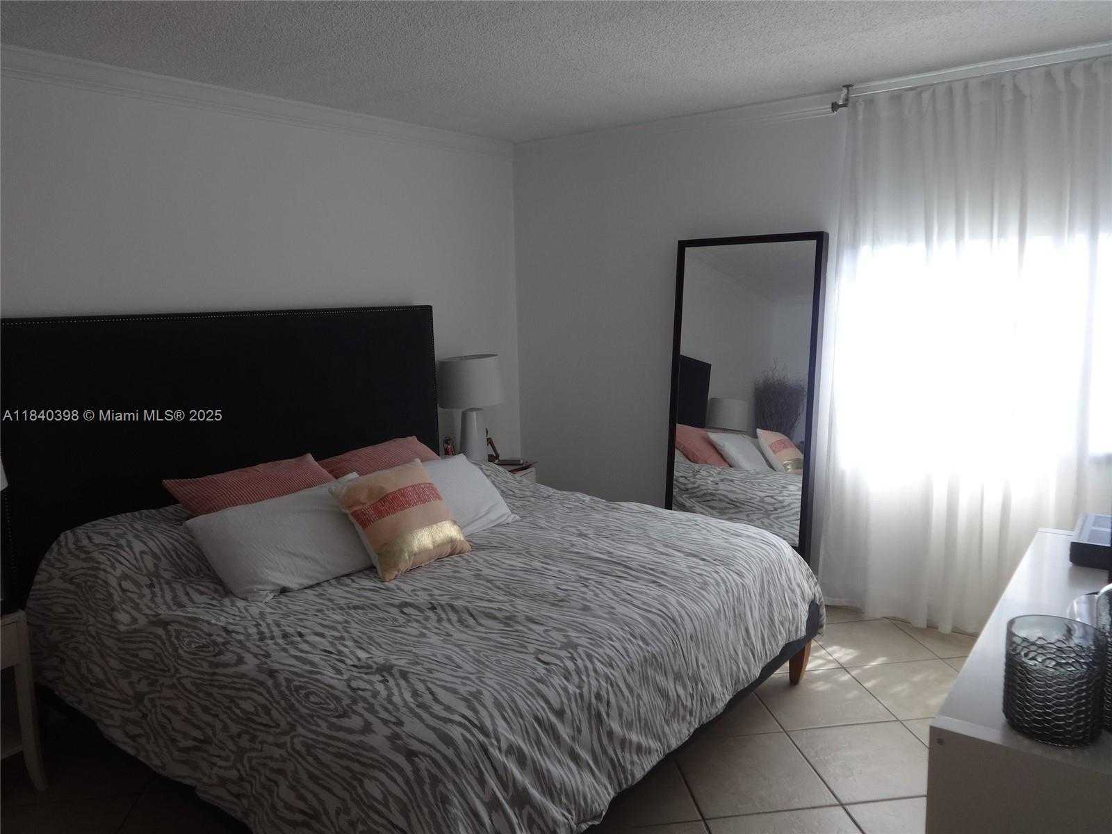 Small Image of 3475 NORTH COUNTRY CLUB DR #814, Aventura Number 19