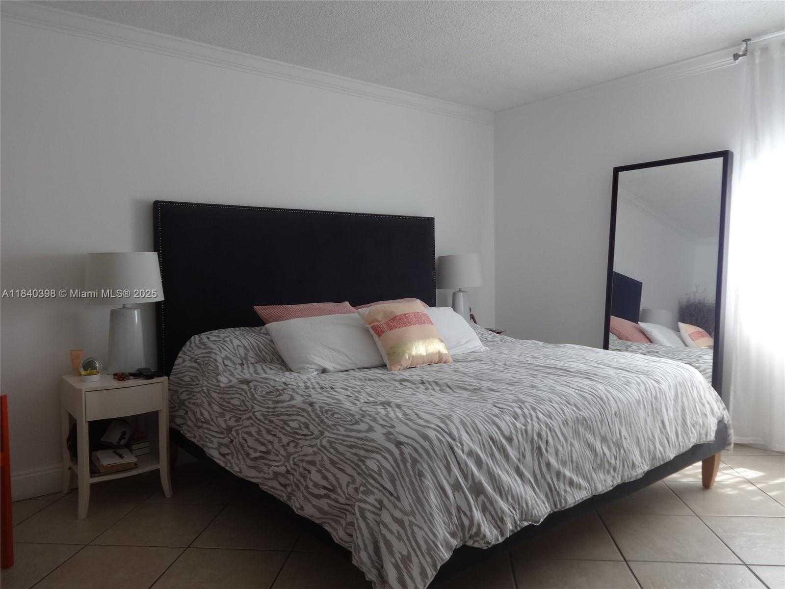 Small Image of 3475 NORTH COUNTRY CLUB DR #814, Aventura Number 20