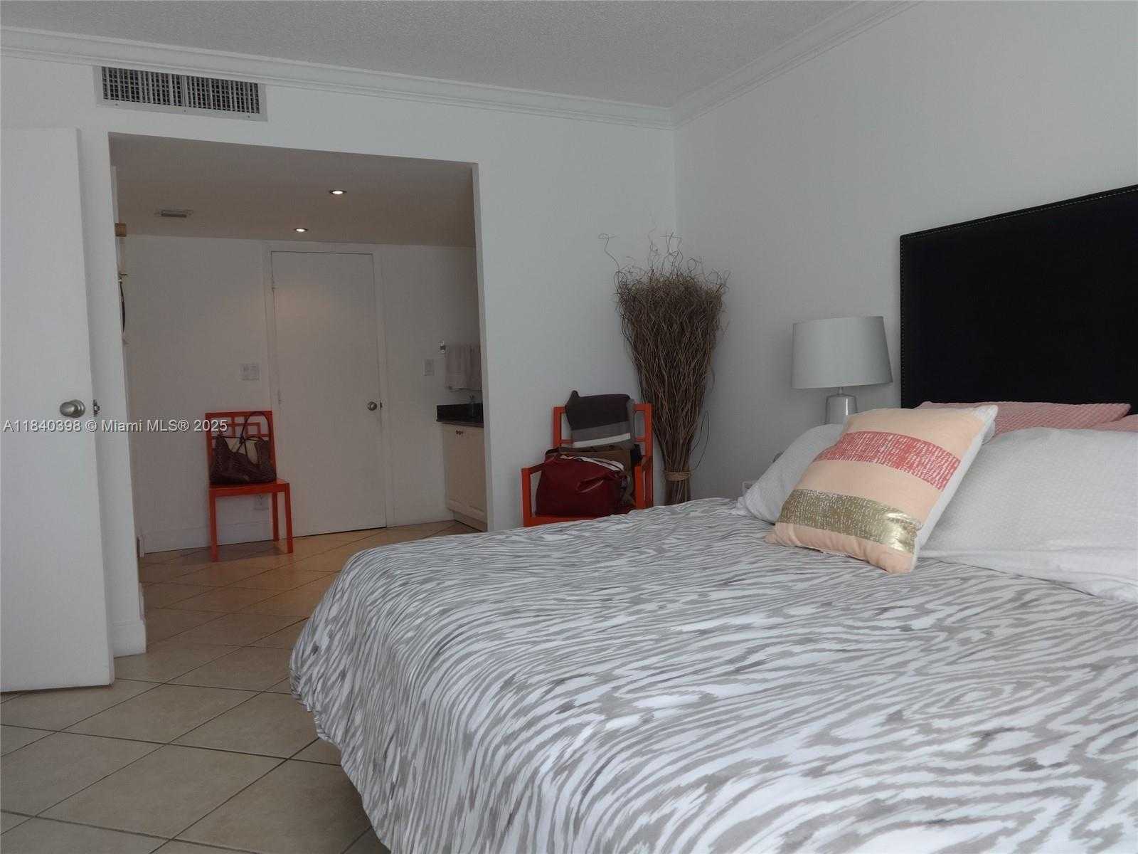 Small Image of 3475 NORTH COUNTRY CLUB DR #814, Aventura Number 21