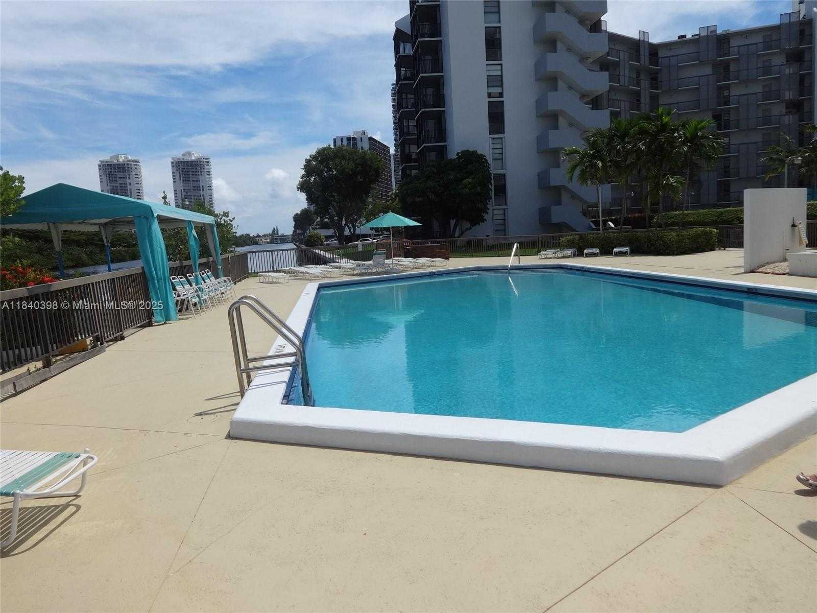 Small Image of 3475 NORTH COUNTRY CLUB DR #814, Aventura Number 26