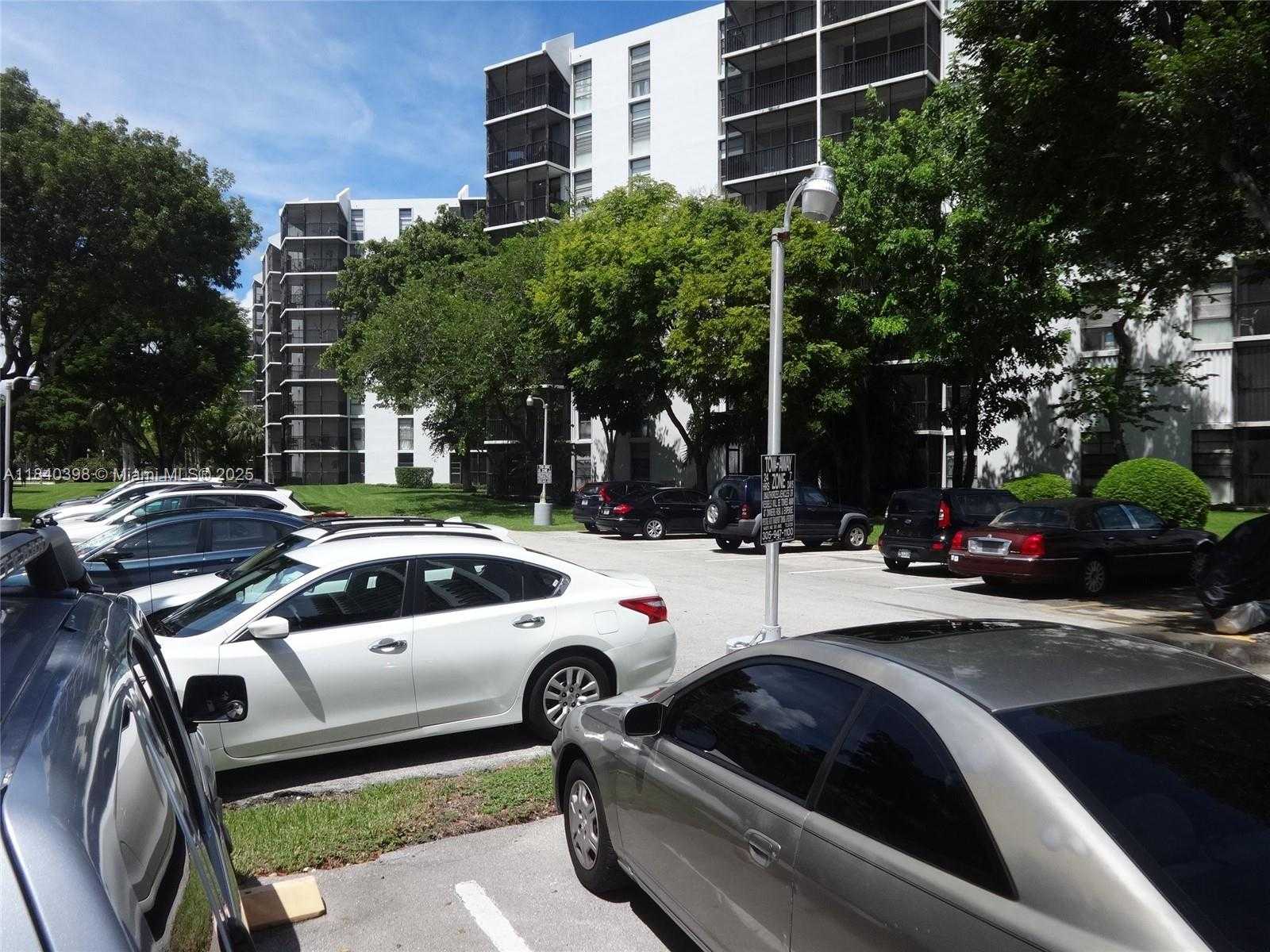 Small Image of 3475 NORTH COUNTRY CLUB DR #814, Aventura Number 32