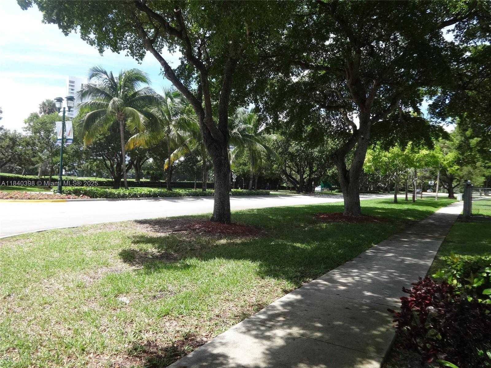 Small Image of 3475 NORTH COUNTRY CLUB DR #814, Aventura Number 34