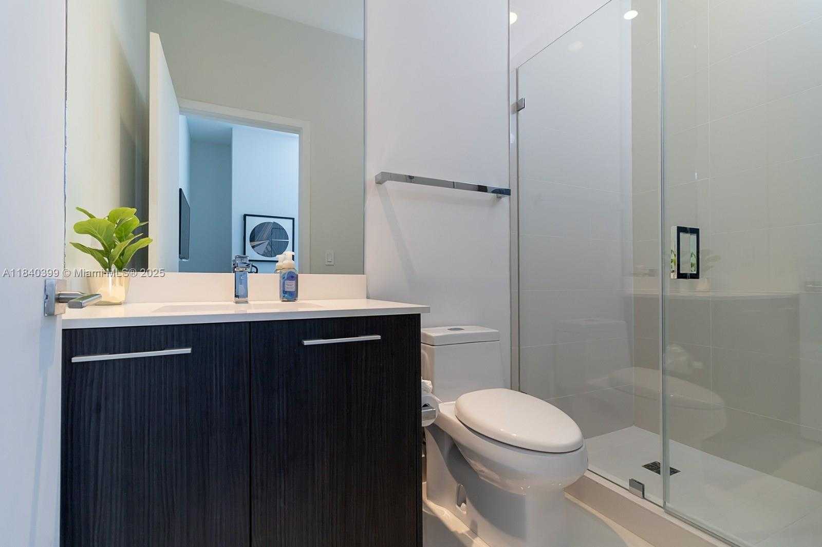 Small Image of 45 SOUTH WEST 9TH ST #4501, Miami Number 17
