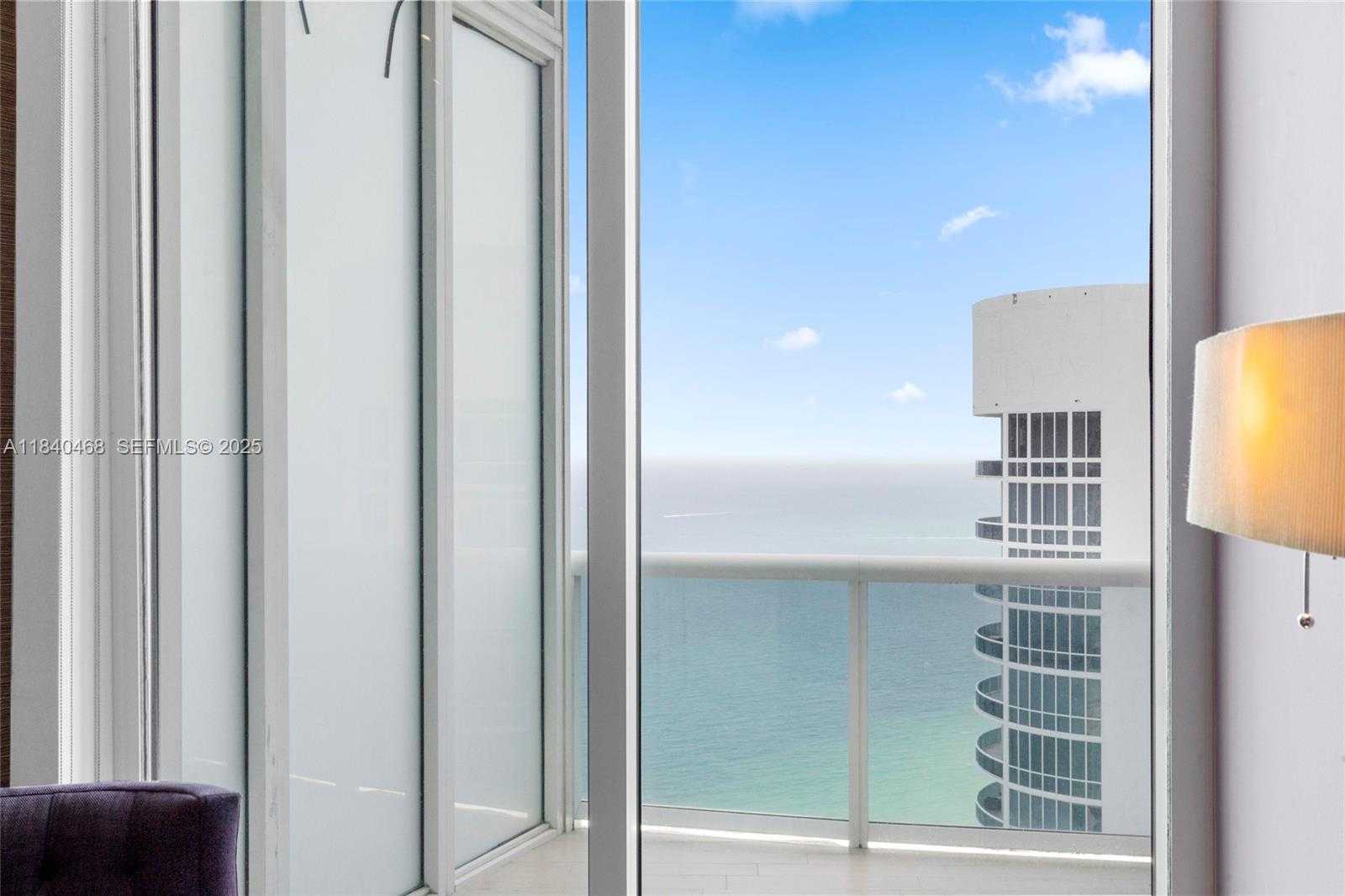 Imagen de Pequeño Objeto