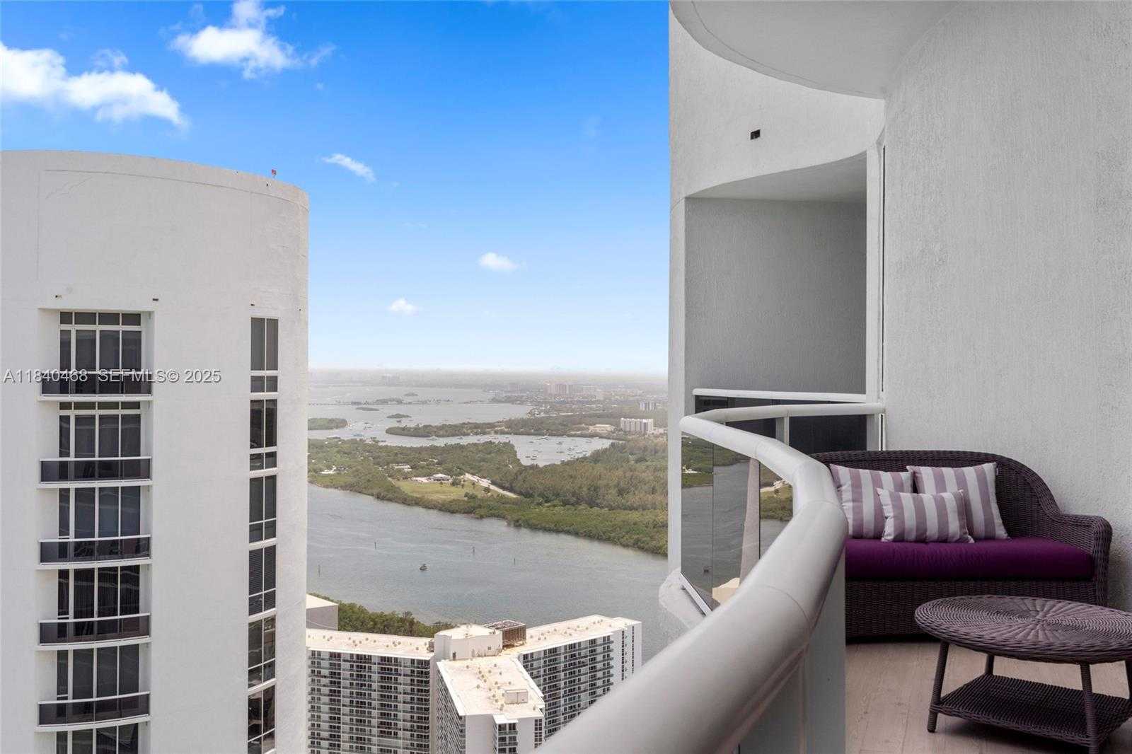 Imagen de Pequeño Objeto