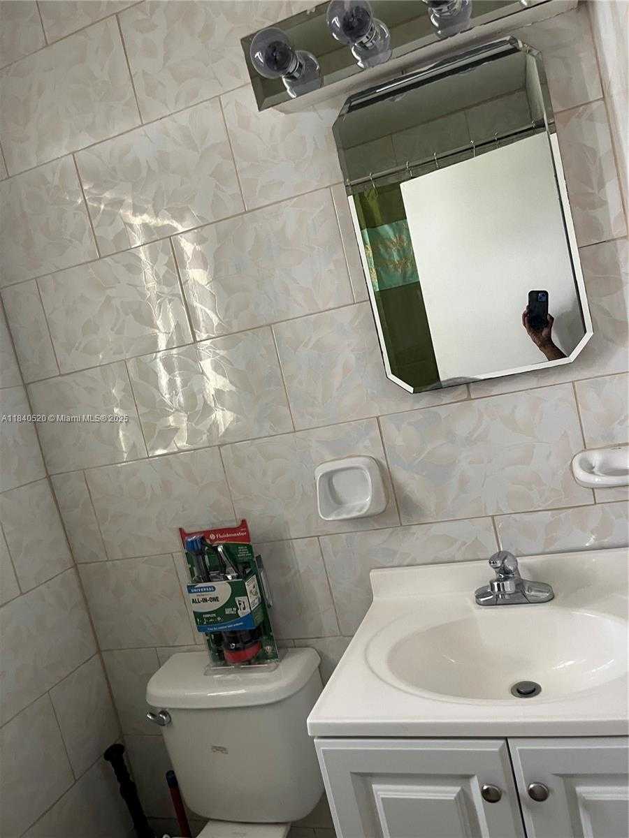 Small Image of Miami Number 7