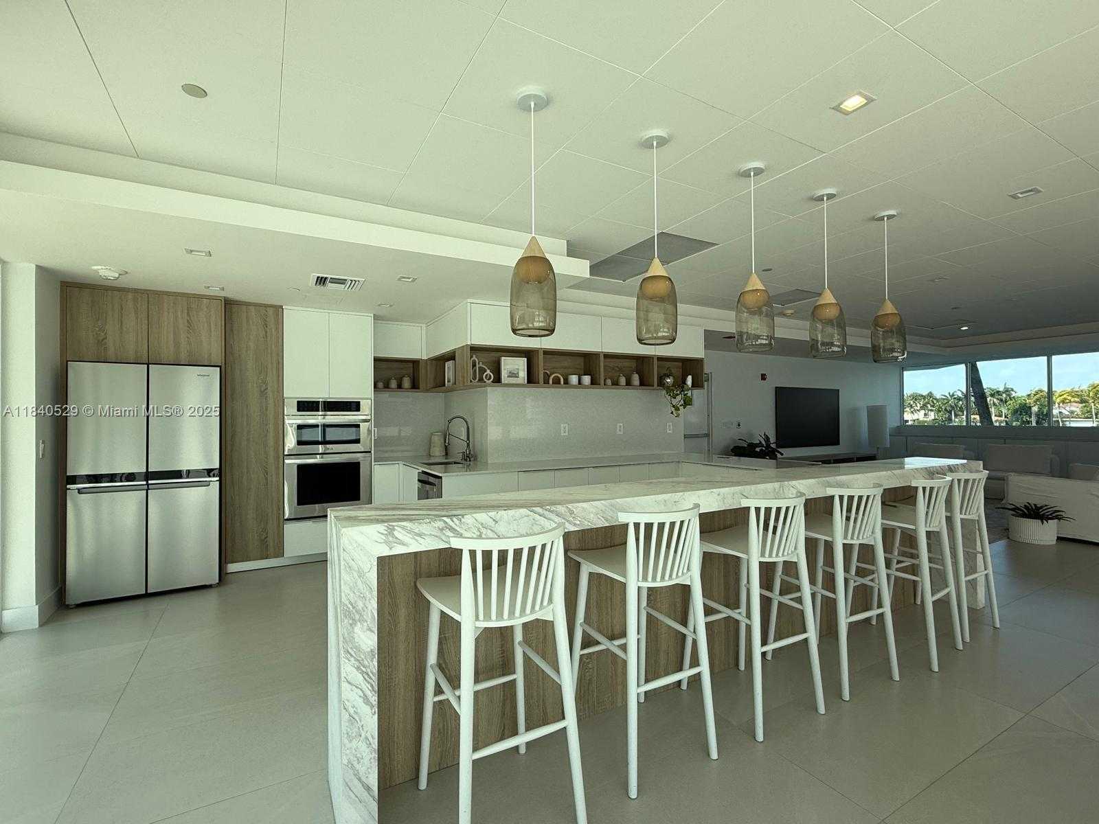 Small Image of 5900 COLLINS AVE #1406, Miami Beach Number 15
