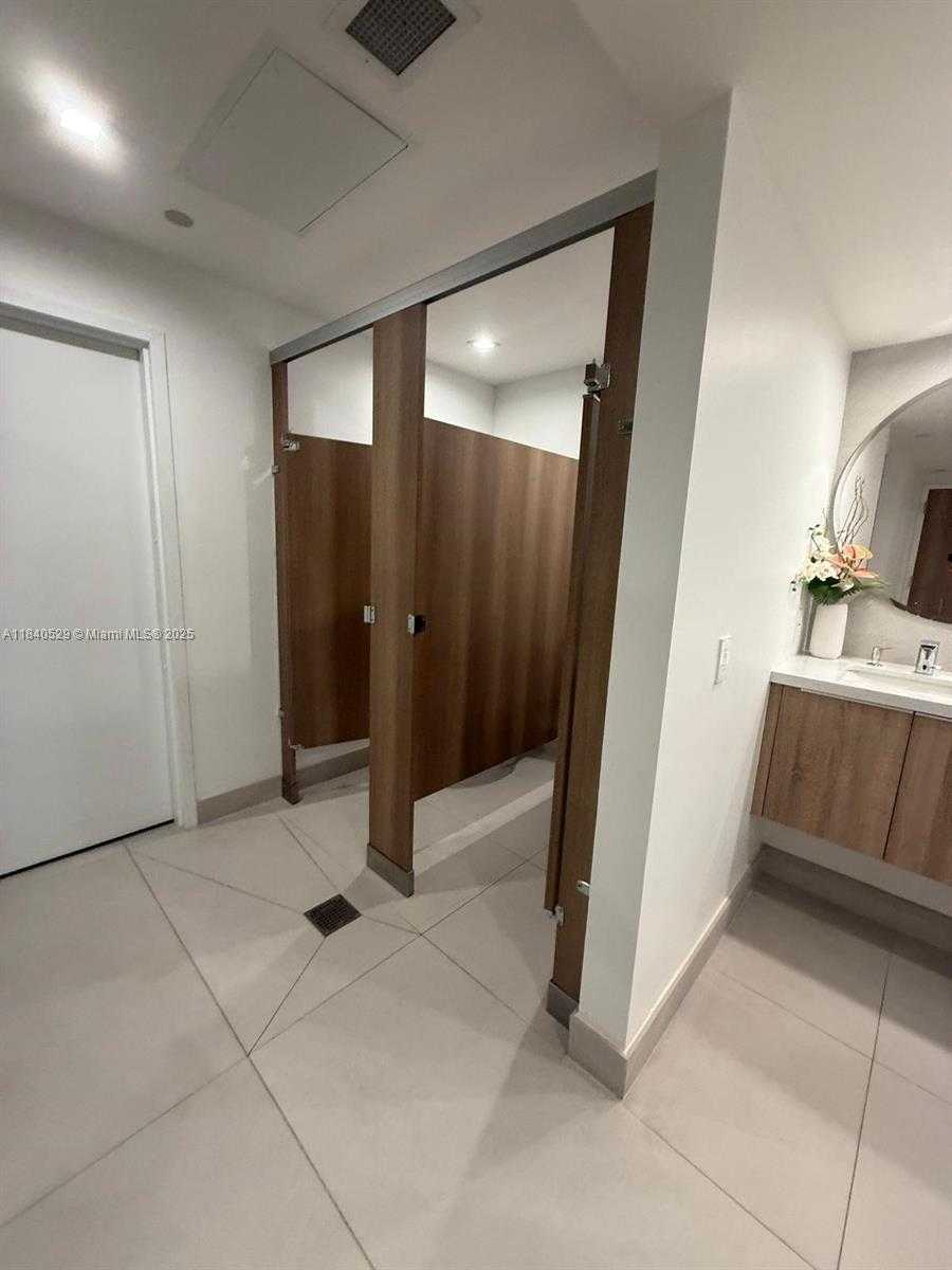 Small Image of 5900 COLLINS AVE #1406, Miami Beach Number 18