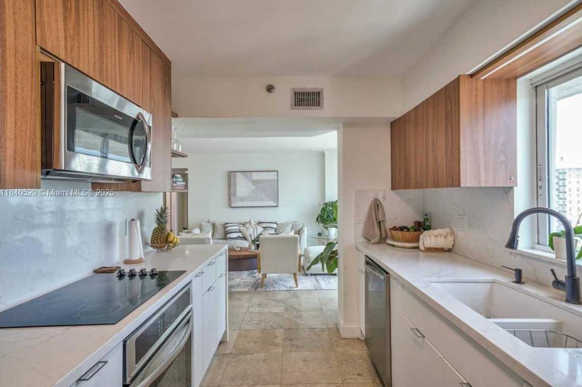 Small Image of 5900 COLLINS AVE #1406, Miami Beach Number 2