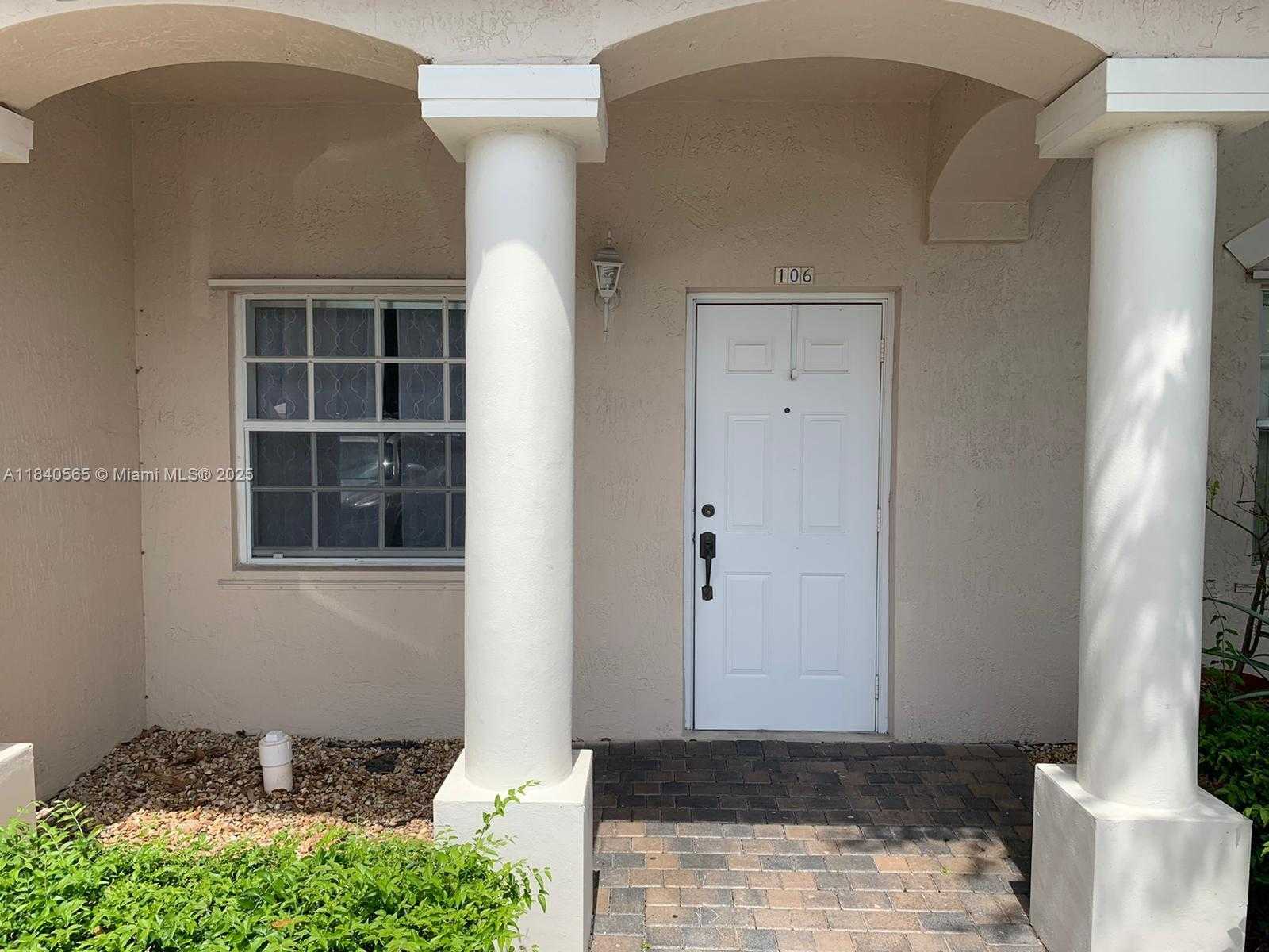 Small Image of 5630 NORTH WEST 114TH PATH #106, Doral Number 3